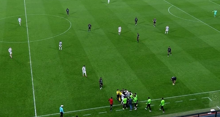  النني يشتبك بالايدى مع مدرب بني ياس 
