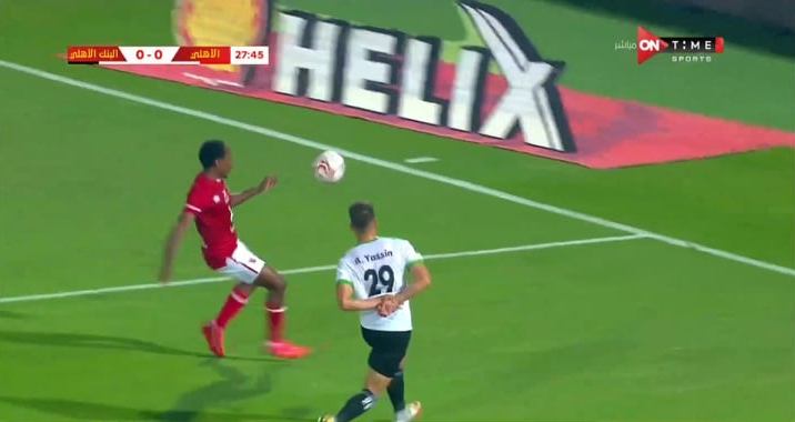 محمد شريف يضع الأهلى على قمة الدورى بفوز مثير أمام البنك  