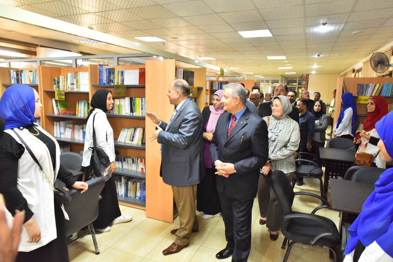 محافظ أسيوط والسفير رضا الطايفي يفتتحان فرع مكتبة مصر العامة 