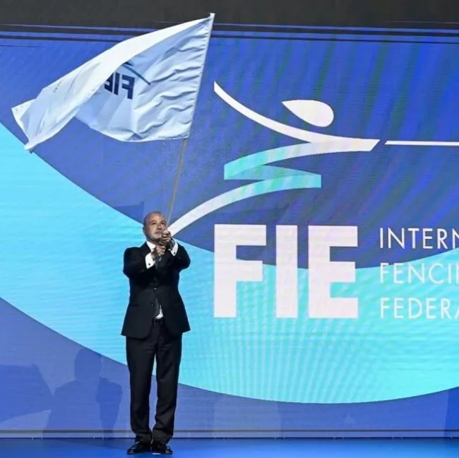  عبد المنعم الحسيني رئيس الاتحاد الدولي للسلاح