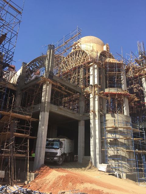 14 صورة تحكي تاريخ أكبر كاتدرائية بالشرق الأوسط