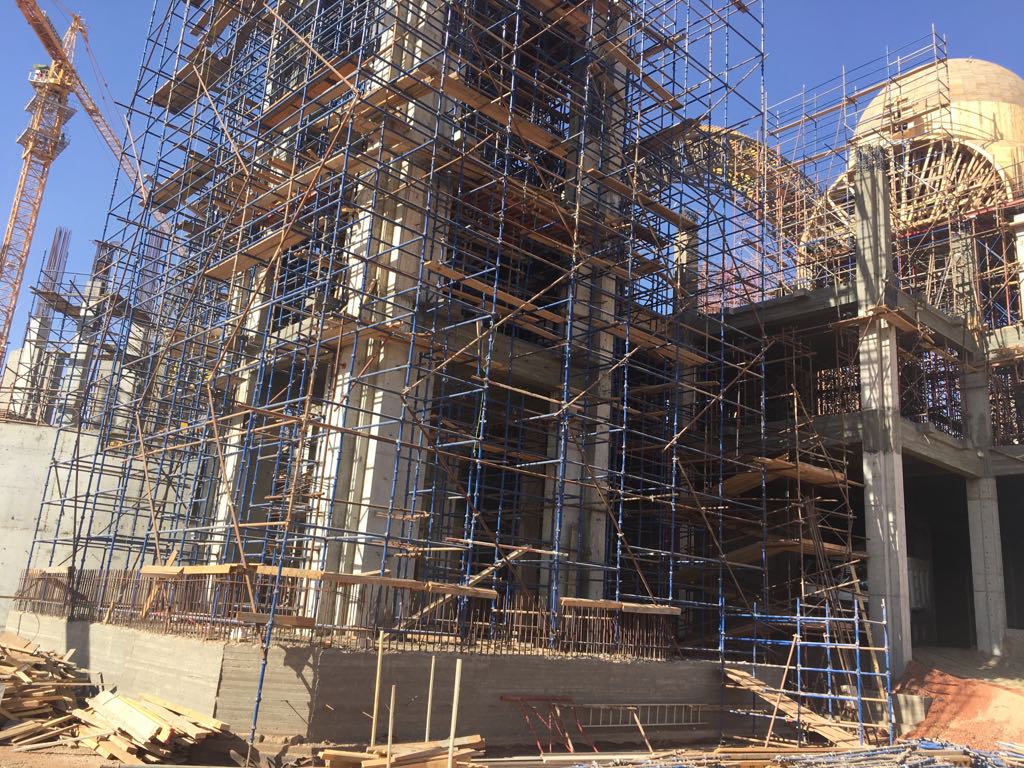 14 صورة تحكي تاريخ أكبر كاتدرائية بالشرق الأوسط