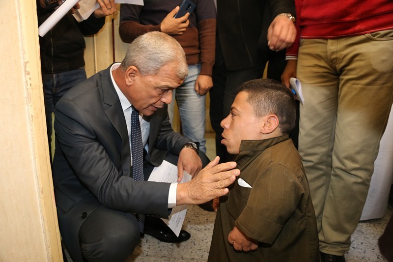 محافظ المنوفية يلتقى بعدد من المواطنين ويستمع الى شكواهم