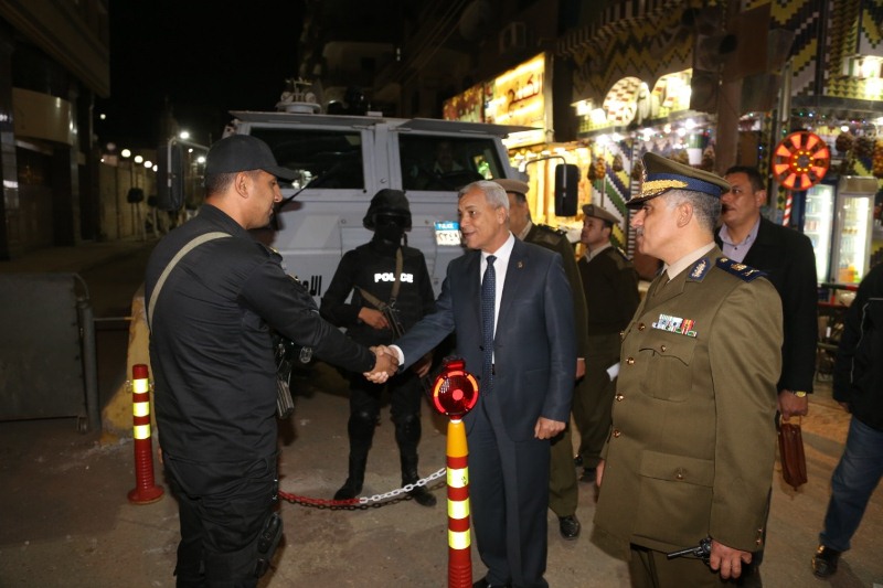 محافظ المنوفية يتفقد الحالة الأمنية بالكنائس ويقدم التهنئة بالعام الجديد.. صور