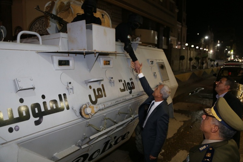 محافظ المنوفية يتفقد الحالة الأمنية بالكنائس ويقدم التهنئة بالعام الجديد.. صور