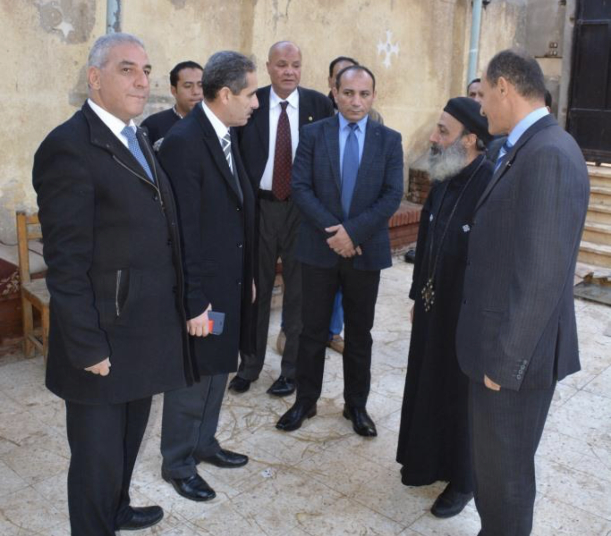 محافظ الغربية.. يقرر نقل رئيس وحدة الشين   وخصم 3 أيام من جميع العاملين -صور