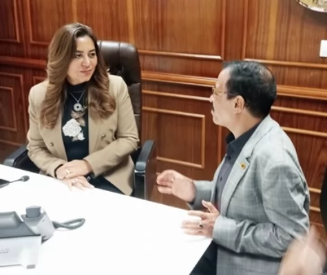 وزيرة التنمية المحلية مع المحرر