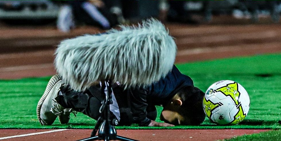 شاهد .. سجدة شكر من طفل بعد ادراك الزمالك للتعادل أمام المريخ