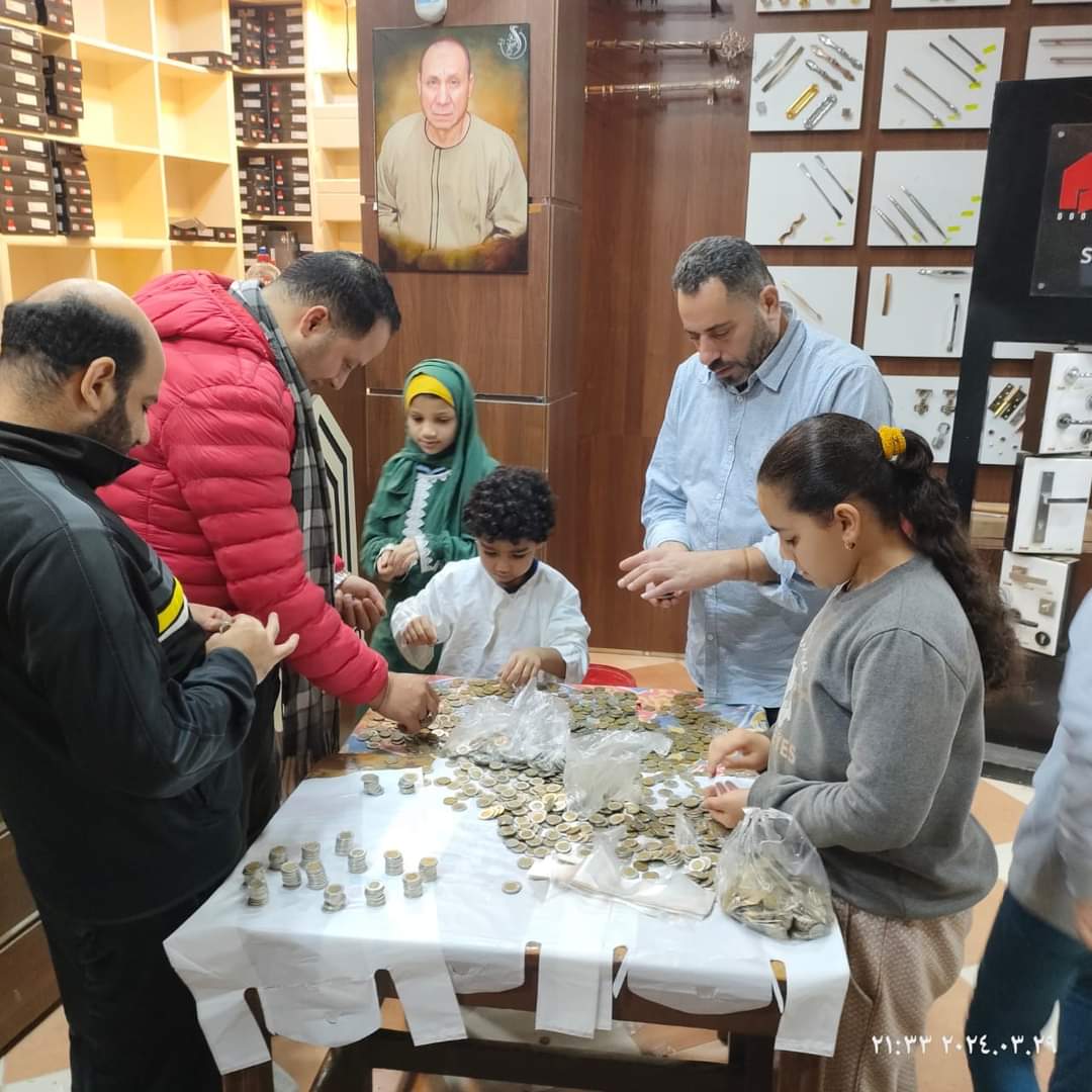 أطفال العطاء يجمعون 34 ألف جنيه من حصالتهم لشراء ملابس العيد للبسطاء