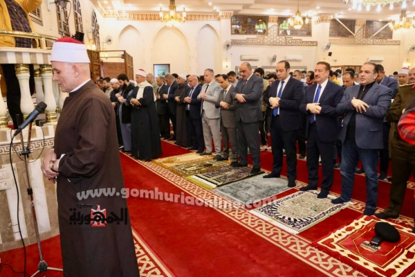 محافظ المنوفية يؤدي صلاة عيد الفطر ويستقبل المهنئين