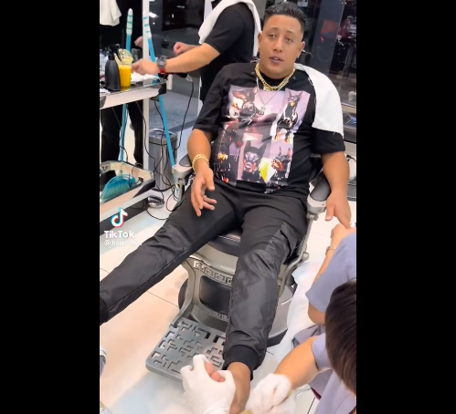 سخرية وتعليقات الجمهور بعد ظهورحمو بيكا  بجلسة مانيكير وباديكي _صور 