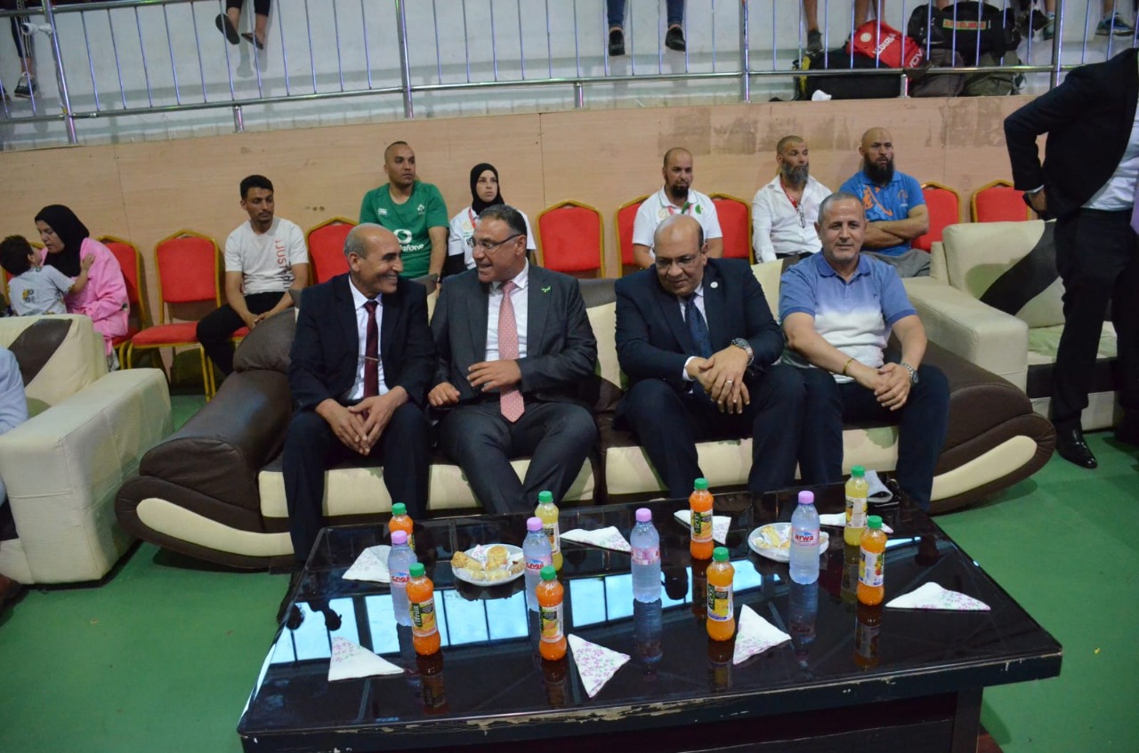 الكونغ فو يمنح سفير مصر في الجزائر درع الاتحاد خلال بطولتي الكأس والشباب الأفريقية