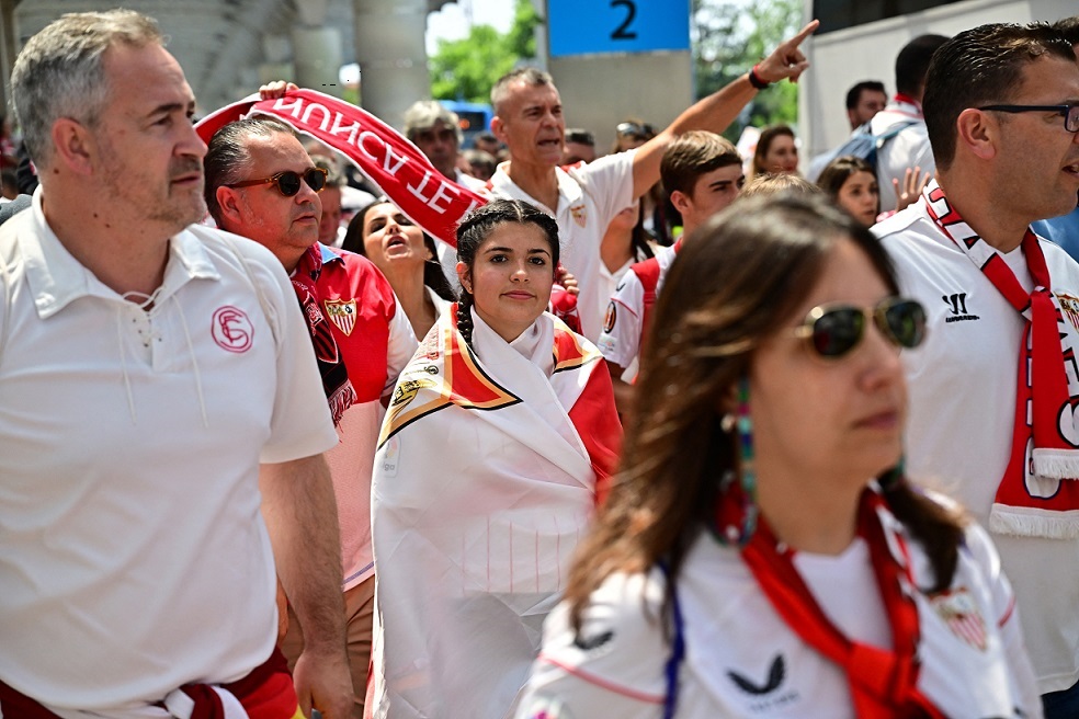 أجواء جماهيرية في بودابست قبل نهائي الدوري الأوروبي - فيديو