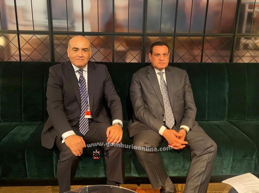 اللواء هشام آمنة وزير التنمية المحلية عقب وصوله هولندا وفي استقباله السفير حاتم عبدالقادر سفير مصر في هولندا
