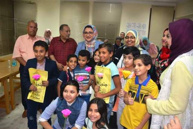 نائب محافظ الوادى الجديد تشهد تجارب علمية للطلاب بمخيم جنون العلوم بالصور