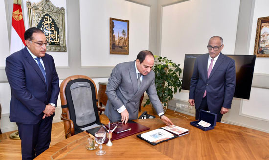 الرئيس يستعرض جهود البنك المركزى فى إطار النشاط الاقتصادى والتنموى ويوجه بالاستمرار فى تطوير أداء القطاع المصرفي