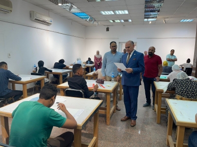 رئيس جامعة الأقصر يواصل متابعة سير اختبارات القدرات لطلاب الثانوية العامة بكلية الفنون الجميلة