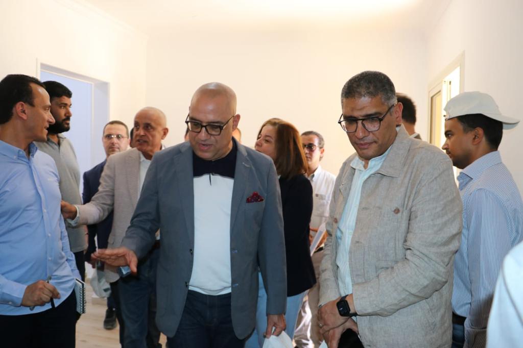 وزير الإسكان يتفقد مشروع 