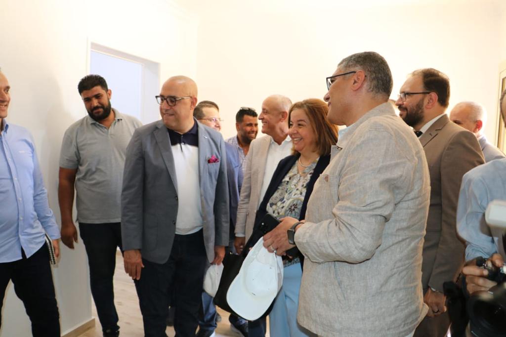 وزير الإسكان يتفقد مشروع 
