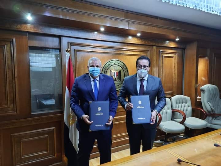 تخصيص الف فدان للجامعات وفرصة عمل لكل خريج بالوادى الجديد