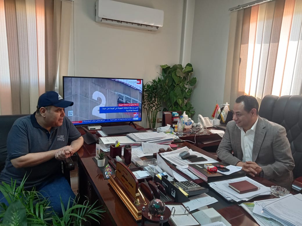 رئيس جهاز تنمية حدائق أكتوبر مع محررالجمهورية 