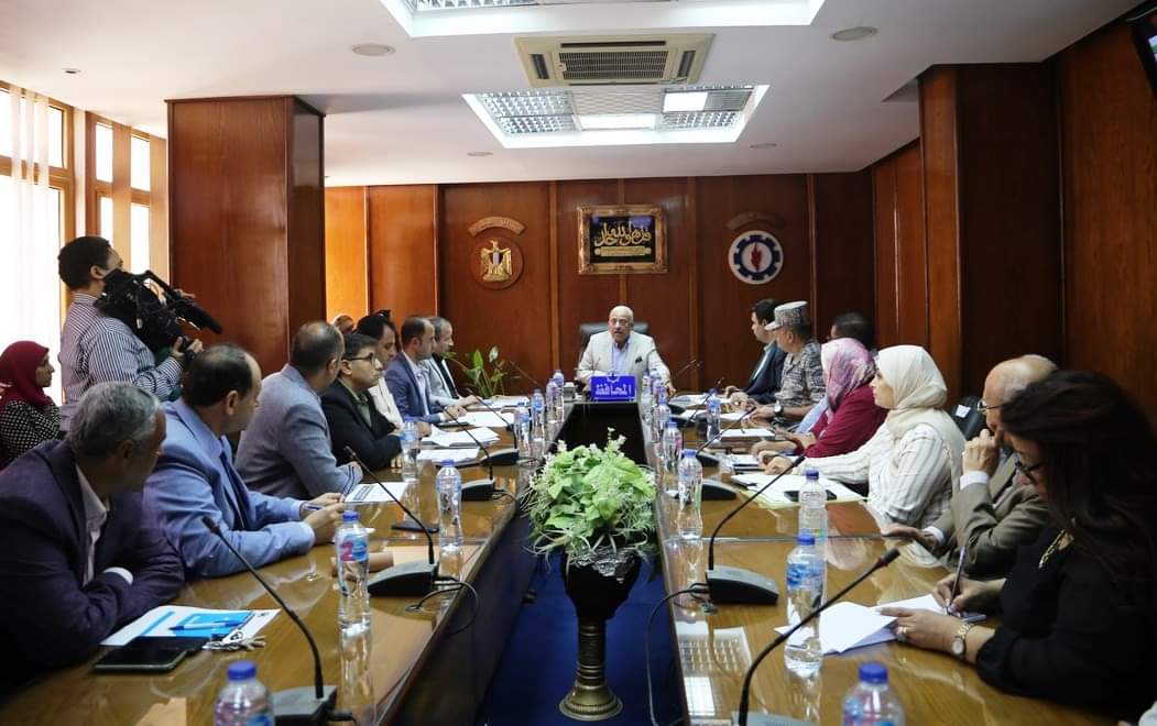 تنفيذي السويس يناقش خطة  المبادرة الوطنية للمشروعات الخضراء الذكية