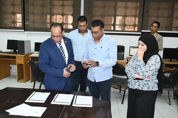 نائب رئيس جامعة القناة يتفقد مكتب التنسيق وإدارة الخدمات الطبية..صور