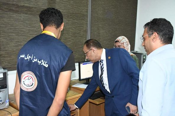 نائب رئيس جامعة القناة يتفقد مكتب التنسيق وإدارة الخدمات الطبية..صور