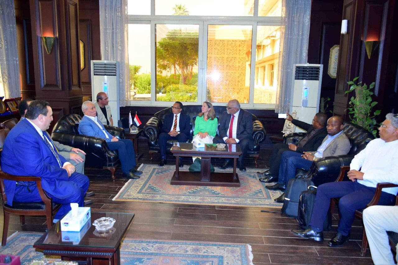 محافظ الأقصر يستقبل وفد رفيع المستوى من دولة مدغشقر 