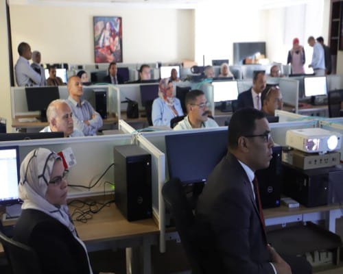 العمل تنظم دورات تدريبية للتعامل مع المنصة الإلكترونية للعمالة غير المنتظمة