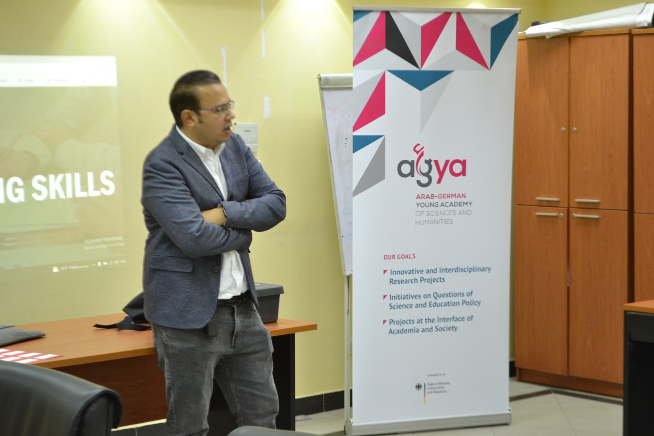 البحث العلمي تنظم ورشة عمل لتأهيل الطلاب و حديثى التخرج لسوق العمل