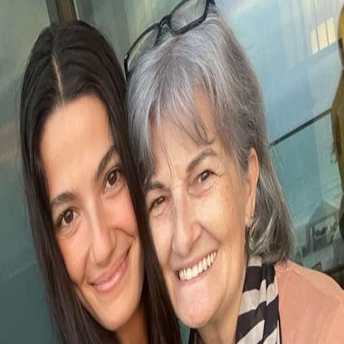 تارا عماد ووالدتها الراحلة 