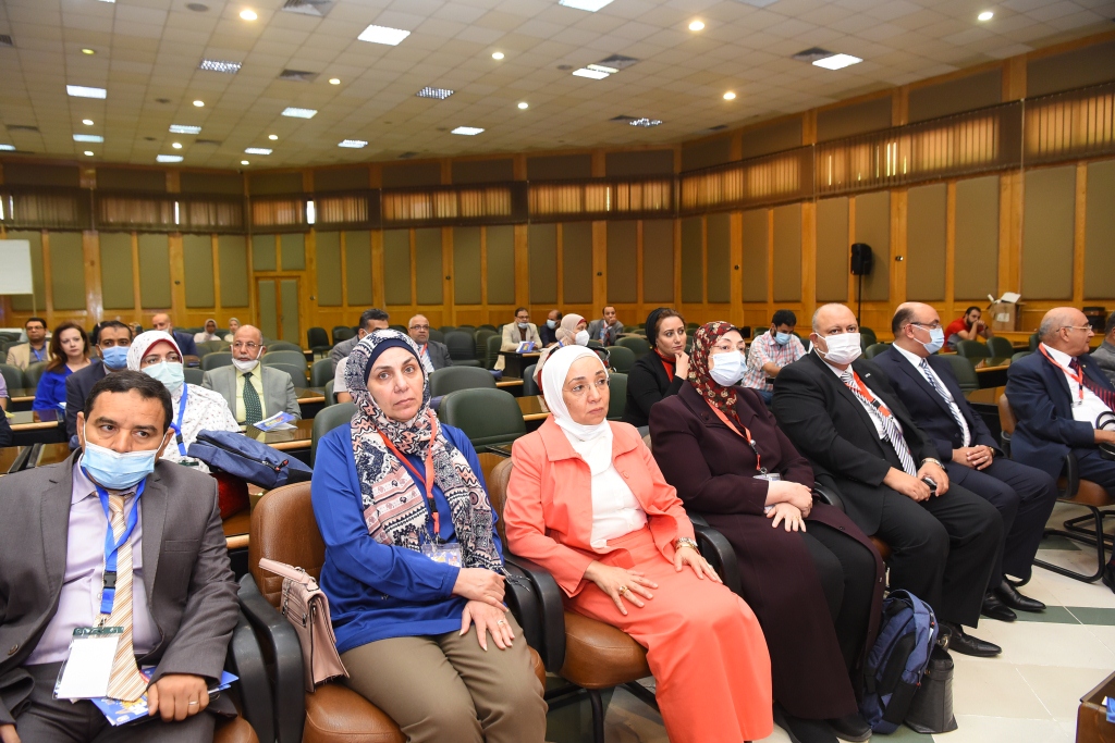 المؤتمر الثامن عشر لطب الأطفال بجامعة أسيوط يحذر من خسائر الأخطاء الطبية