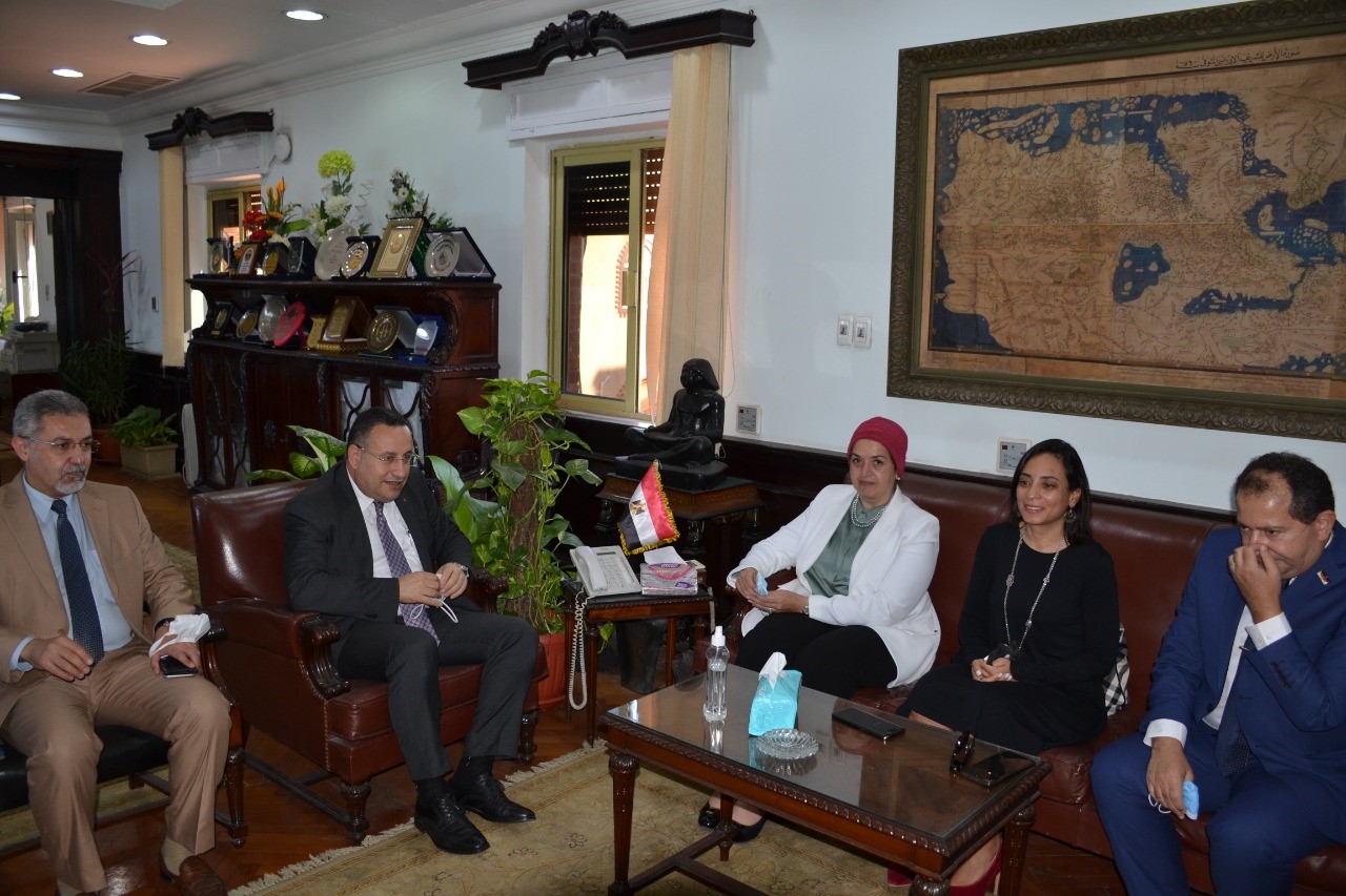 رئيس جامعة الاسكندرية يستقبل وفد جامعة شيكاغو الامريكية 