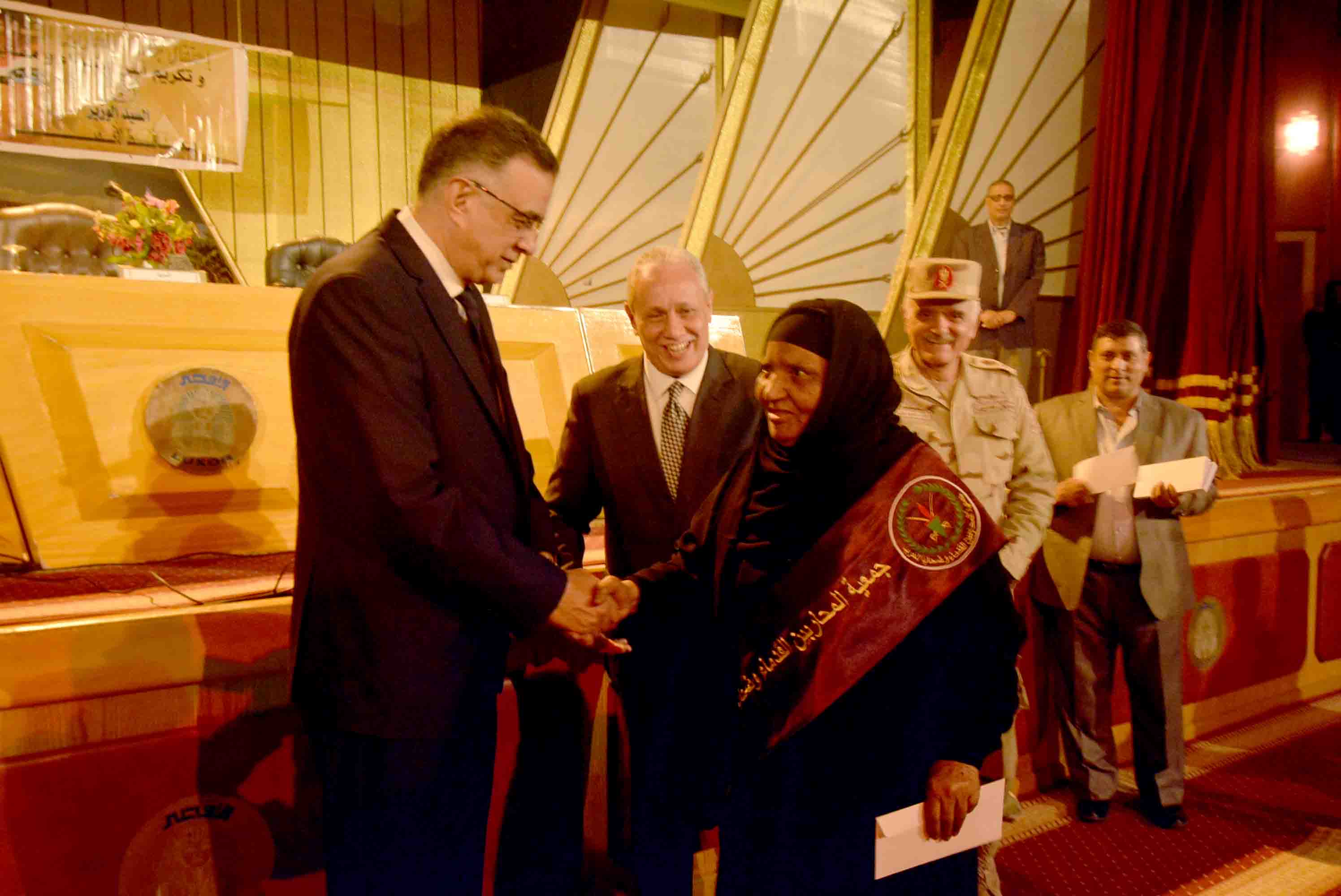 محافظ الأقصر يشهد تكريم الشهداء ومصابى العمليات الحربية