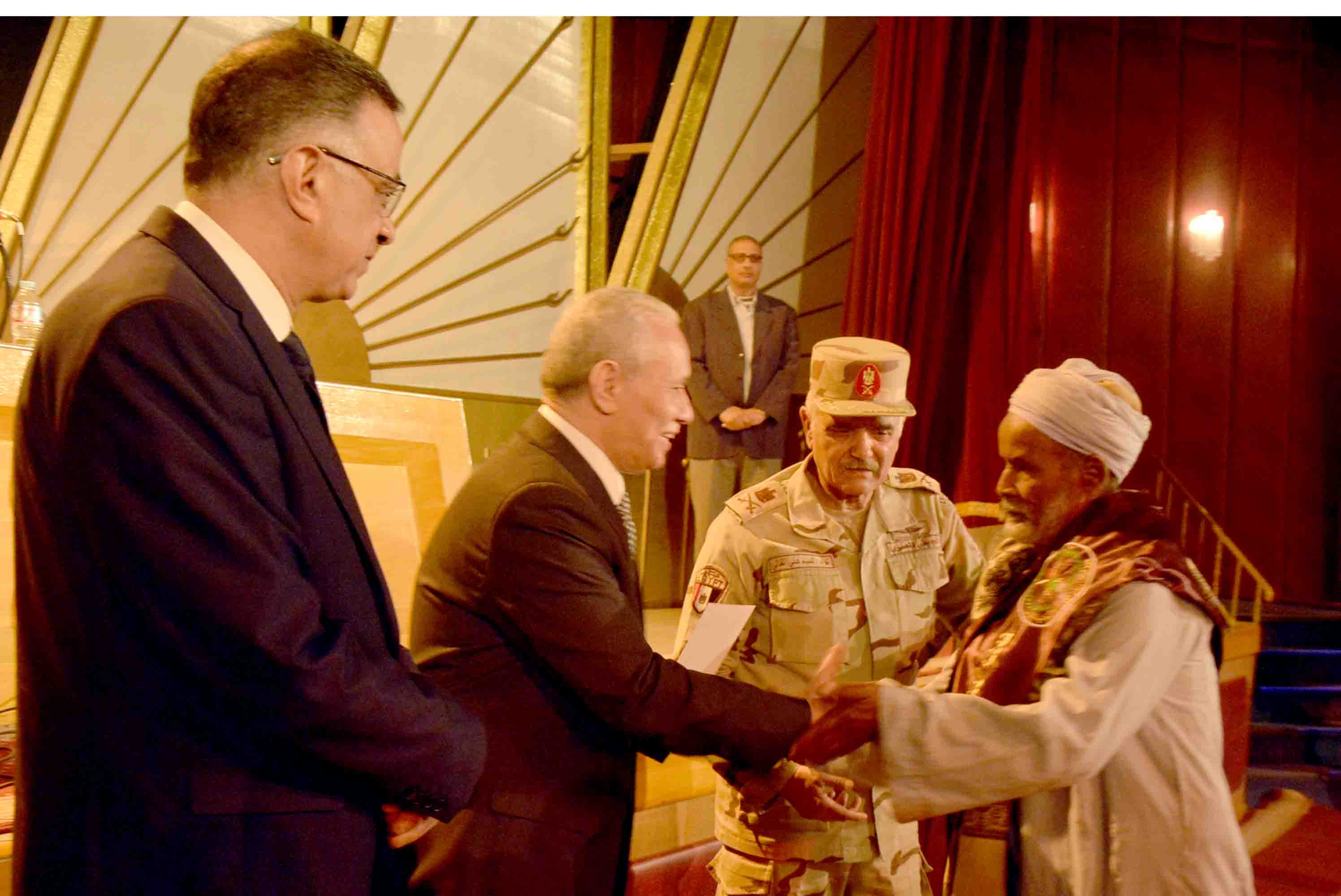 محافظ الأقصر يشهد تكريم الشهداء ومصابى العمليات الحربية