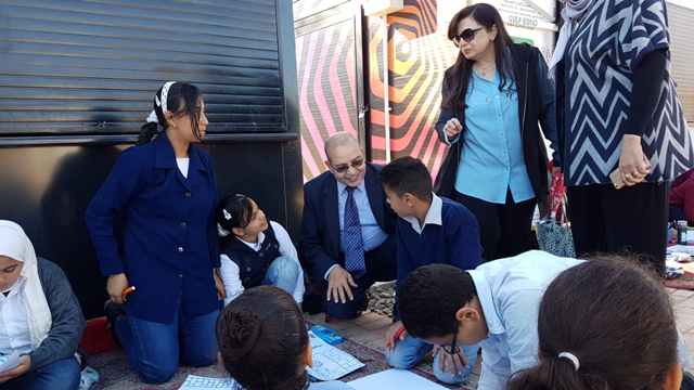 مدير تعليم بورسعيد يشارك الطلاب في مبادرة حب بلدك ..صور