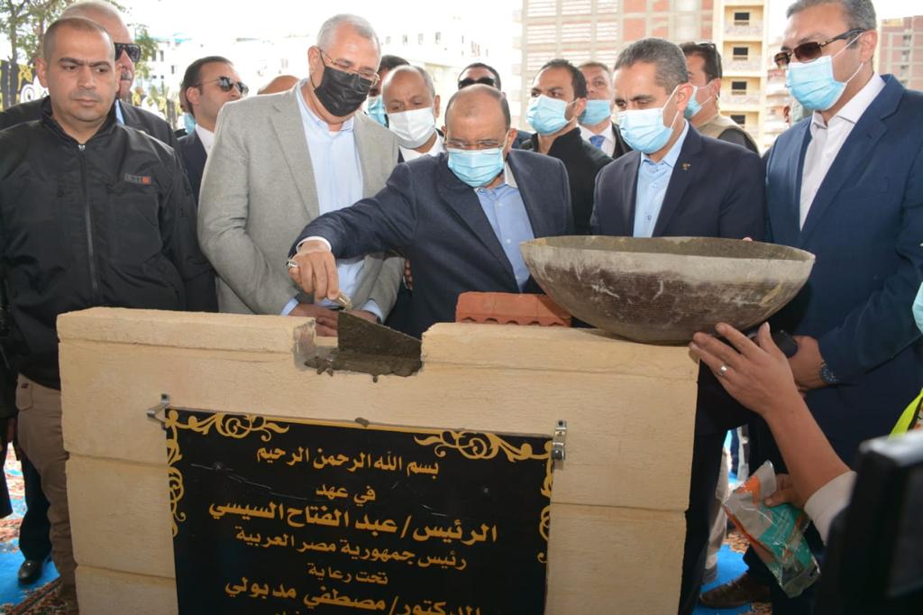 وزير التنمية المحلية يضع حجر أساس إنشاء مجمع البوريفاج الطبى والإدارى بطنطا