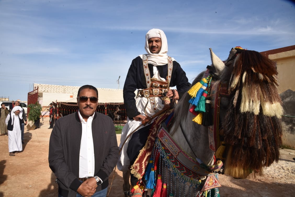 شعيب يتفقد مركز رعاية الخيول بمرسي مطروح  .. صور