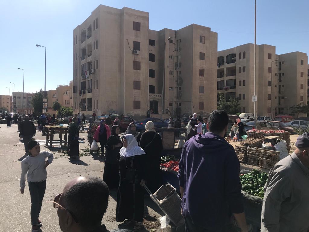  جهاز مدينة العبور يشن حملة لإزالة الإشغالات.. صور