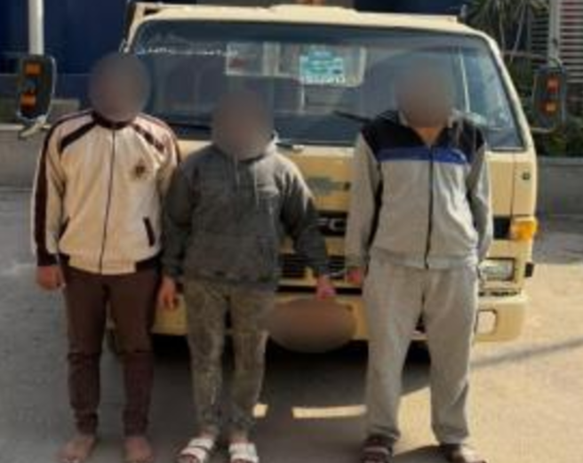 جانب من المتهمين والمضبوطات 