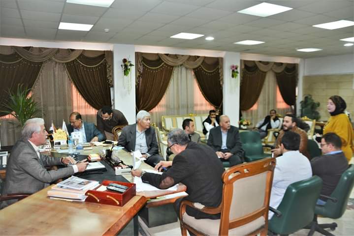 محافظ جنوب سيناء يلتقي 70 مواطن ويصرف مكافأة شهرية لطالبة متفوقة.صور