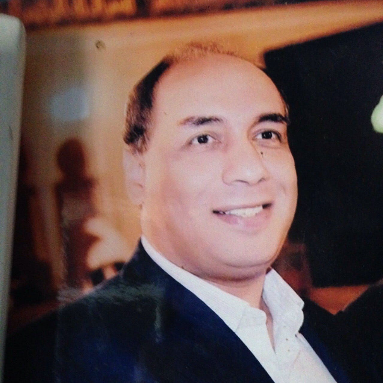 بشري العادلي ينثر الحنين إلى الوطن في «ظلال الخوف»  