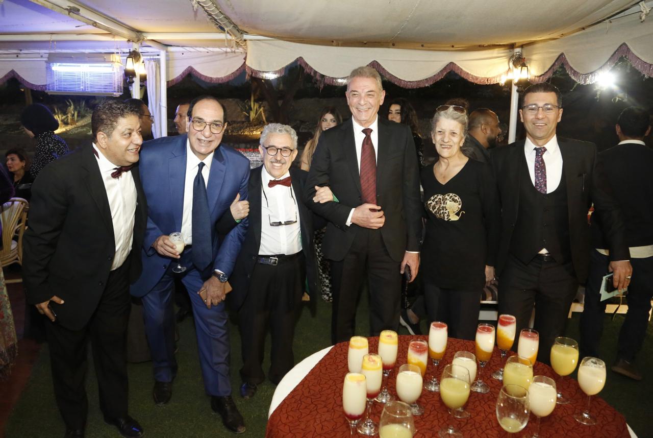 حسين فهمي يرقص عَلِي المزمار البلدي في افتتاح مهرجان الأقصر للسينما الأفريقية 