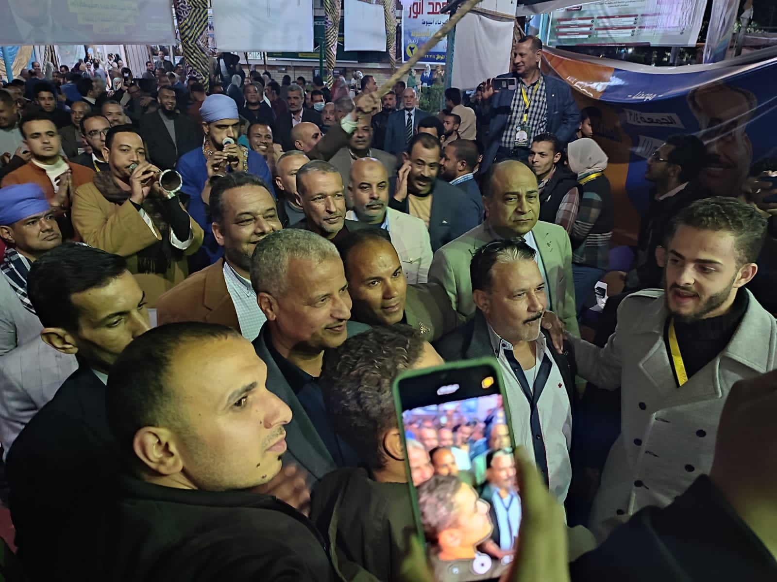 بالطبل البلدي والمزمار.. مؤيدو المهندس أسامة أنور يحتفلون بفوزه بمقعد نقيب مهندسي أسيوط 