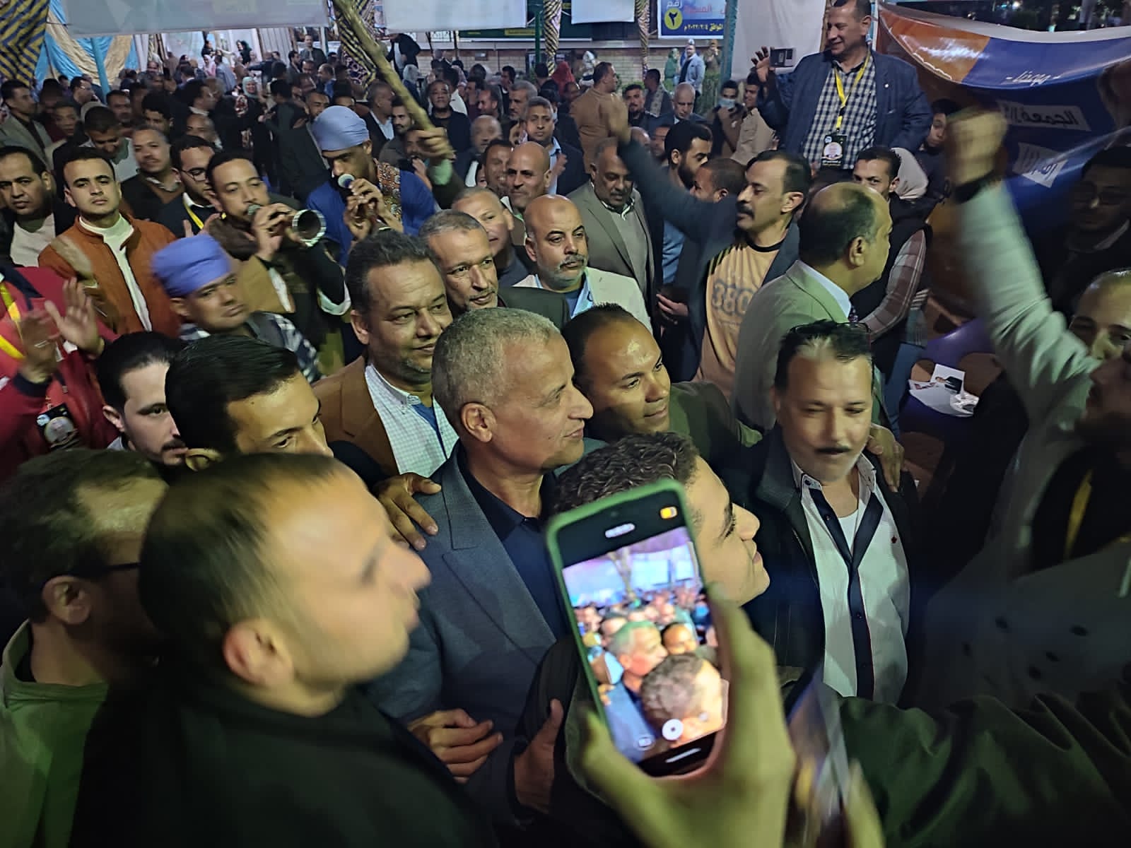 بالطبل البلدي والمزمار.. مؤيدو المهندس أسامة أنور يحتفلون بفوزه بمقعد نقيب مهندسي أسيوط 