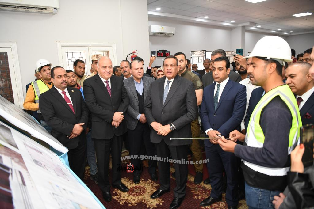 وزير التنمية المحلية خلال جولته بمحافظة قنا
