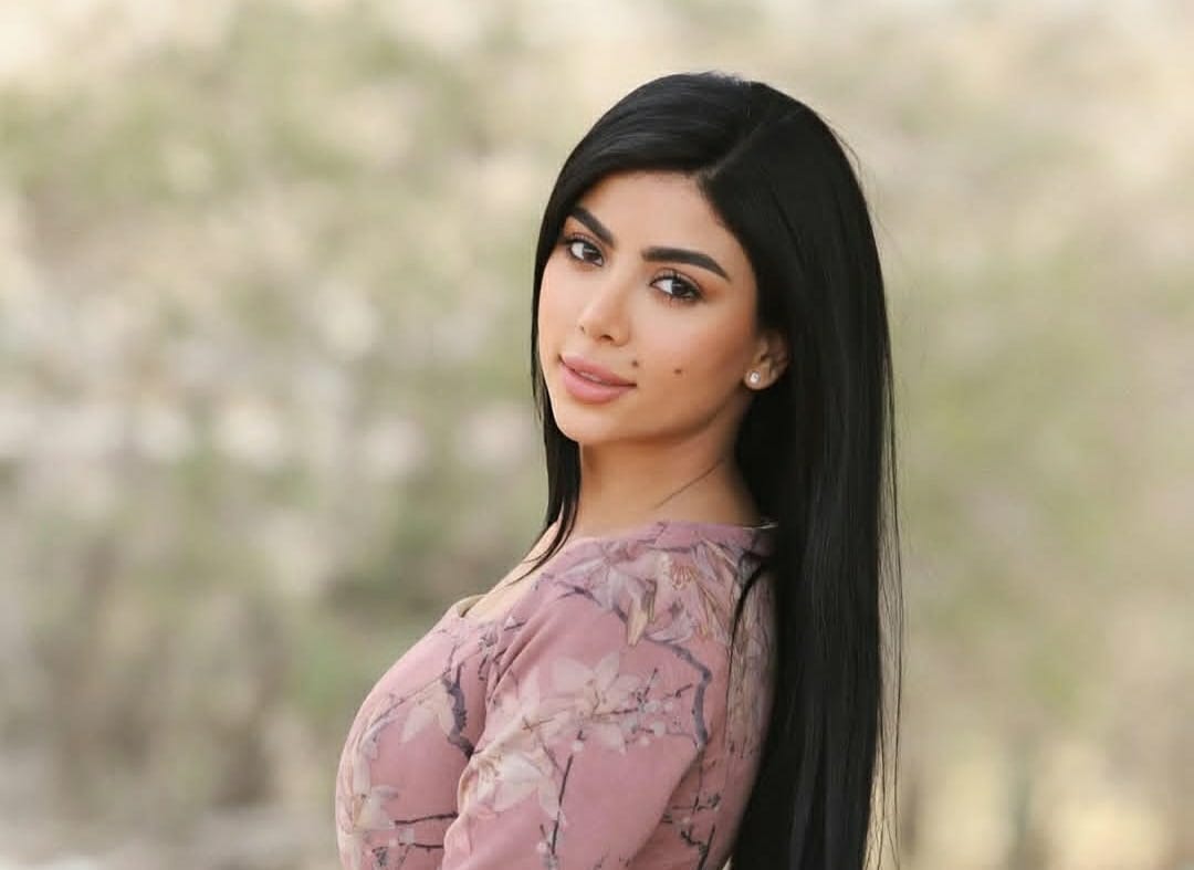 الفنانة كارولين عزمى