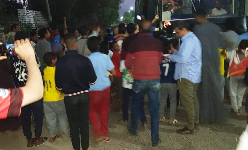 المحافظ يقدم التهنئة لأهالى أسوان بمناسبة صعود الفريق للدورى الممتاز