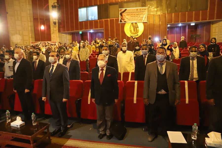 وزير القوى العامة يصل الأقصر ويسلم 2781  بوليصة تأمين للفئات الاكثر احتياجا